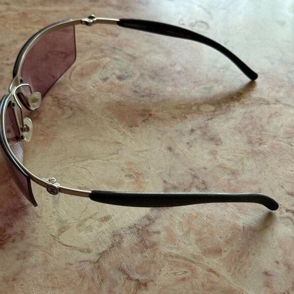 CHANEL Dark Grey and Silver Sunglasses with Rose/Lavender shade lenses - Picture 3 of 3